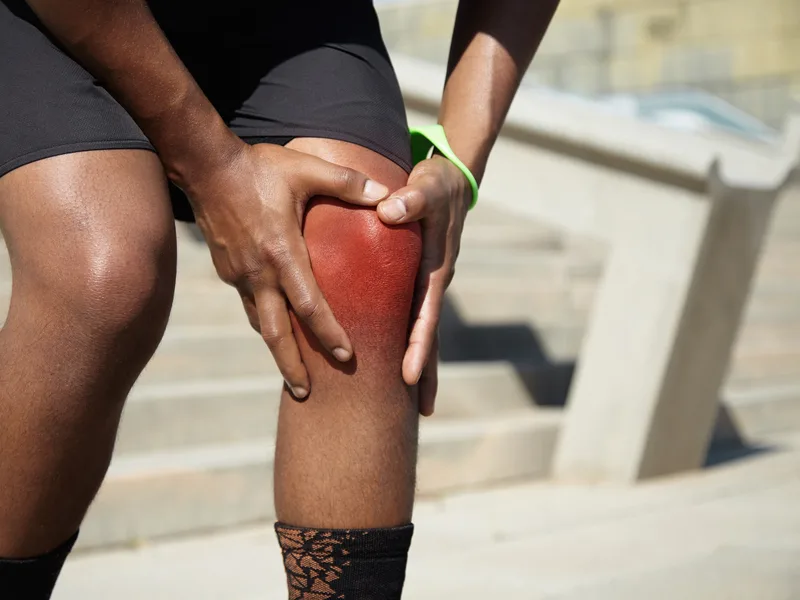 ABC Chiropractic treating knee pain in Hudsonville